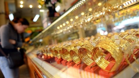 Gold prices rise significantly before Tết